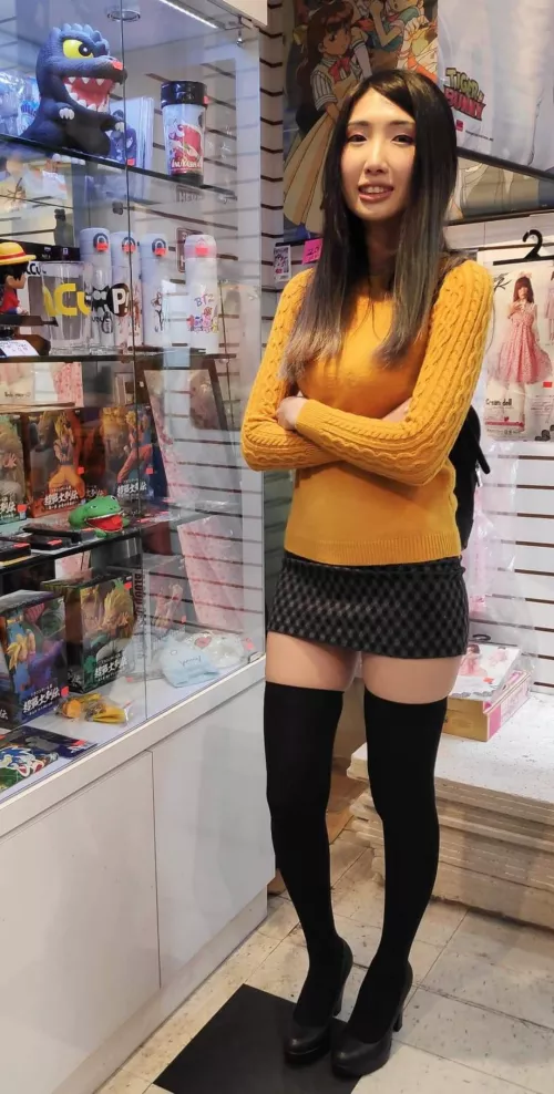 I really like how this outfit turned out 💛🖤 [self]