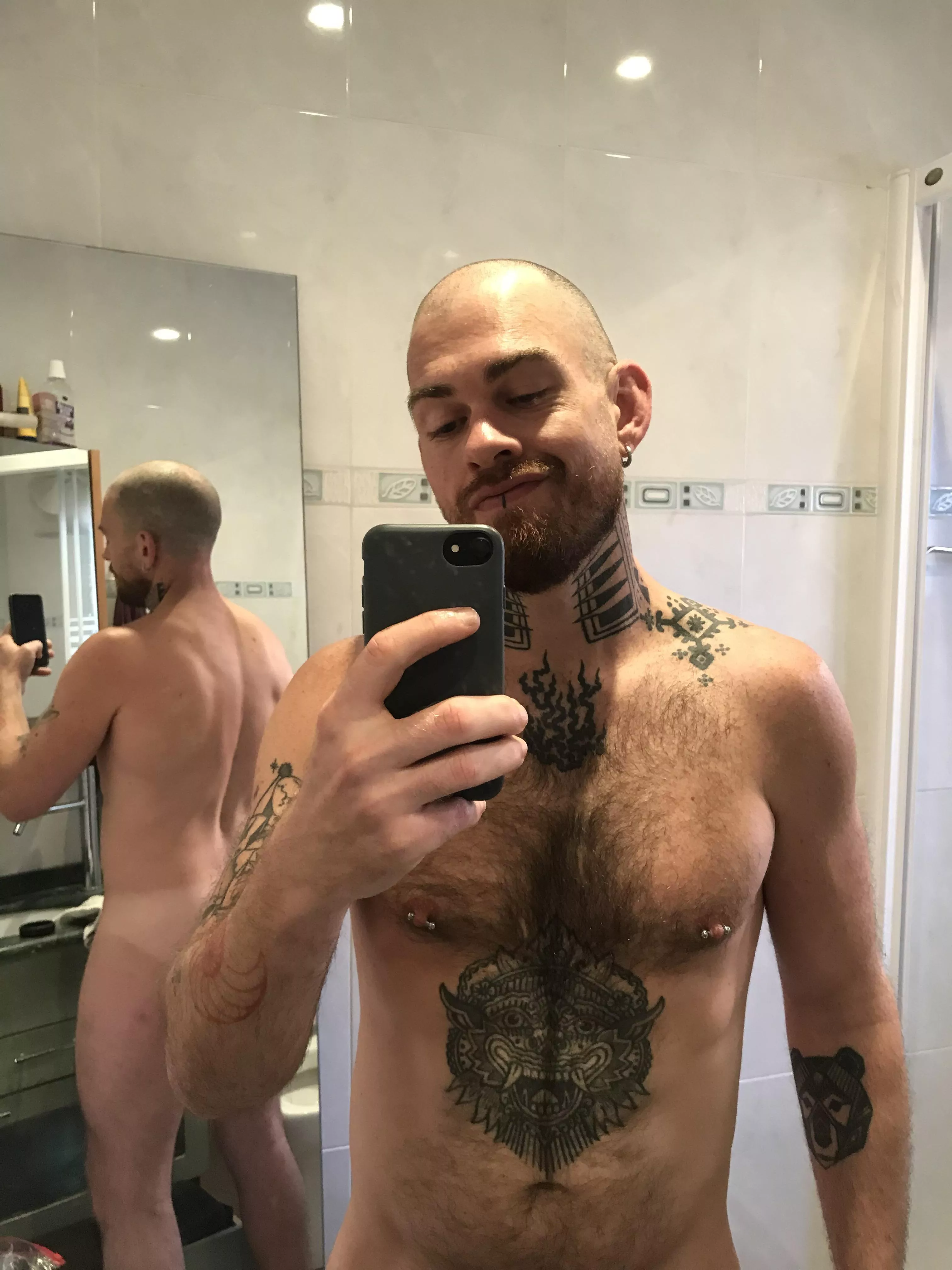 I shaved my head again. Do i pull it off? 😎