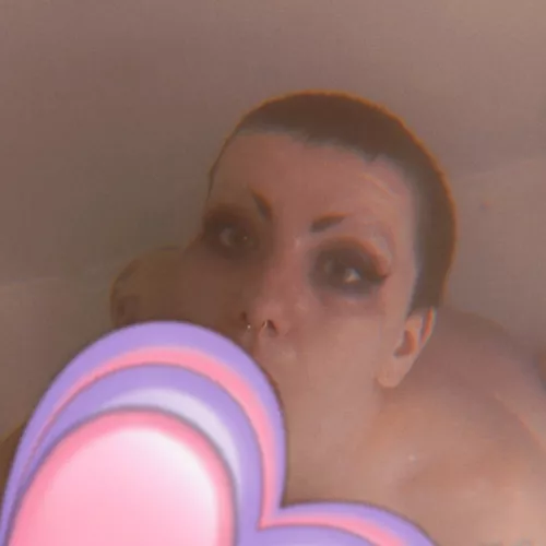 I think I look best in the shower 😋😈