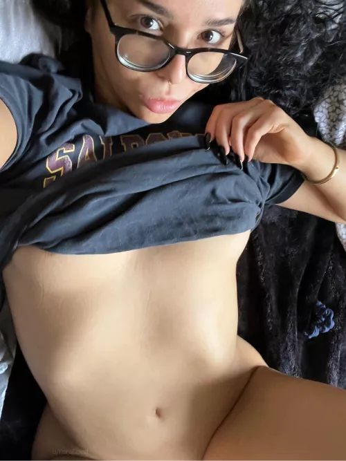 I think I look sexier with glasses than without 🤷🏻‍♀️ wanting to get a few pairs so I can change it up!