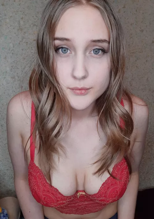 I think red fits me 🍒