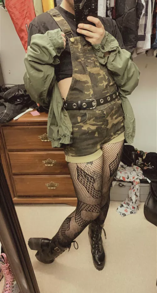 I think this outfit definitely looks better with the jacket 😊