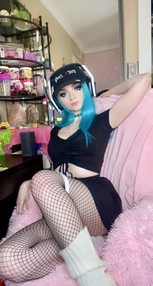 I wanna try giving a BJ while I play COD 😉