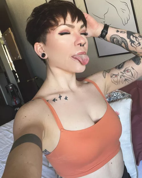 I wanna use my tongue on something 😝