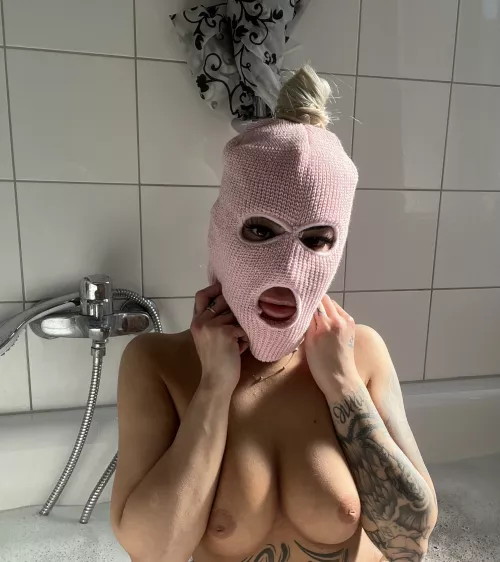 I want it right here, now fill me up.