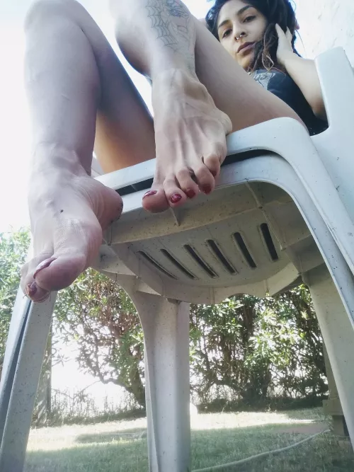 I want to cum while you lick my latin feet 😈