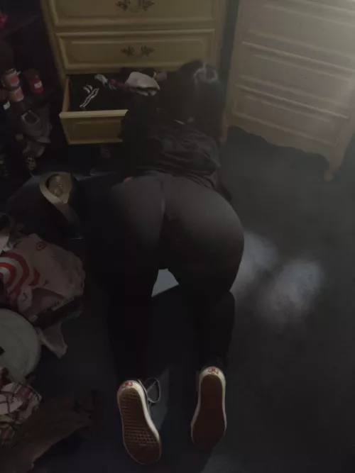 i was going through the room and my boyfriend told me to keep still