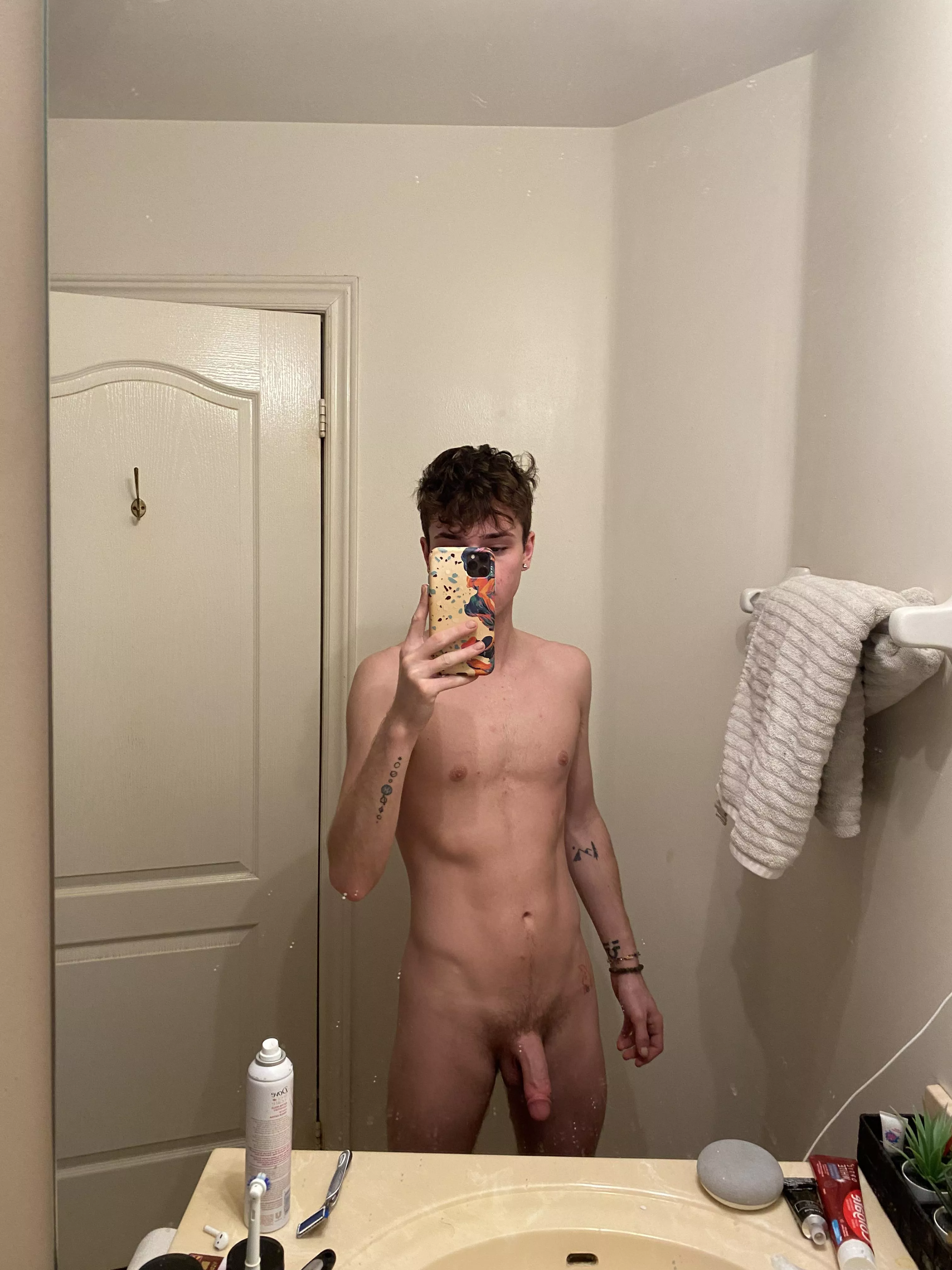 I wish I could be naked 24/7 🤨