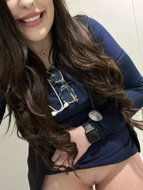 I wonder if my patients can tell I’m a brat? 🤔😏 🙊 💋 happy Monday!