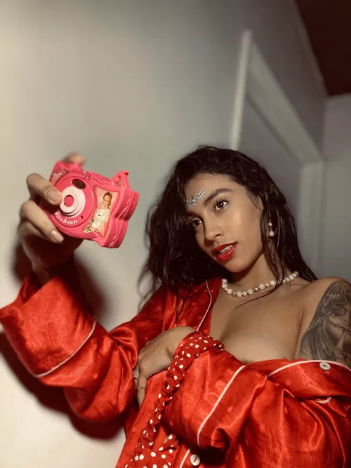 I would of been so embarrassed if my robe slipped 🙈