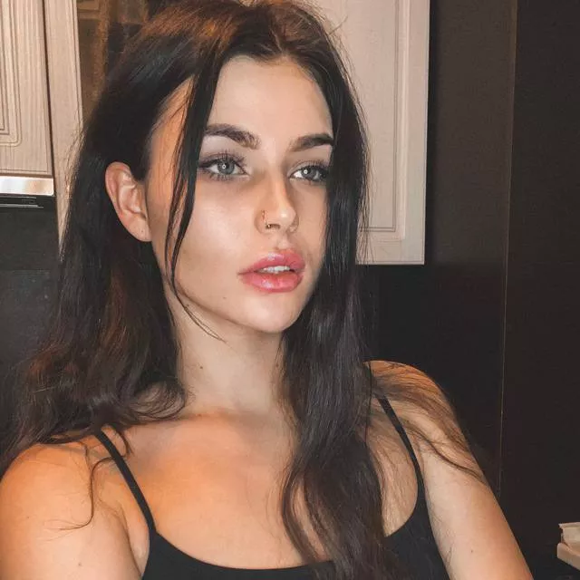 If at least one guy wants to see me strip more often, I'll celebrate and fuck myself💕