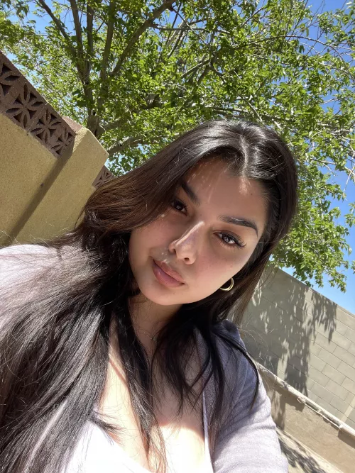 if I started camming, would any one of you come see me? 🥺