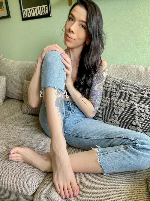 If I walk around bare foot while you’re over, would I catch you staring? Be honest 😏