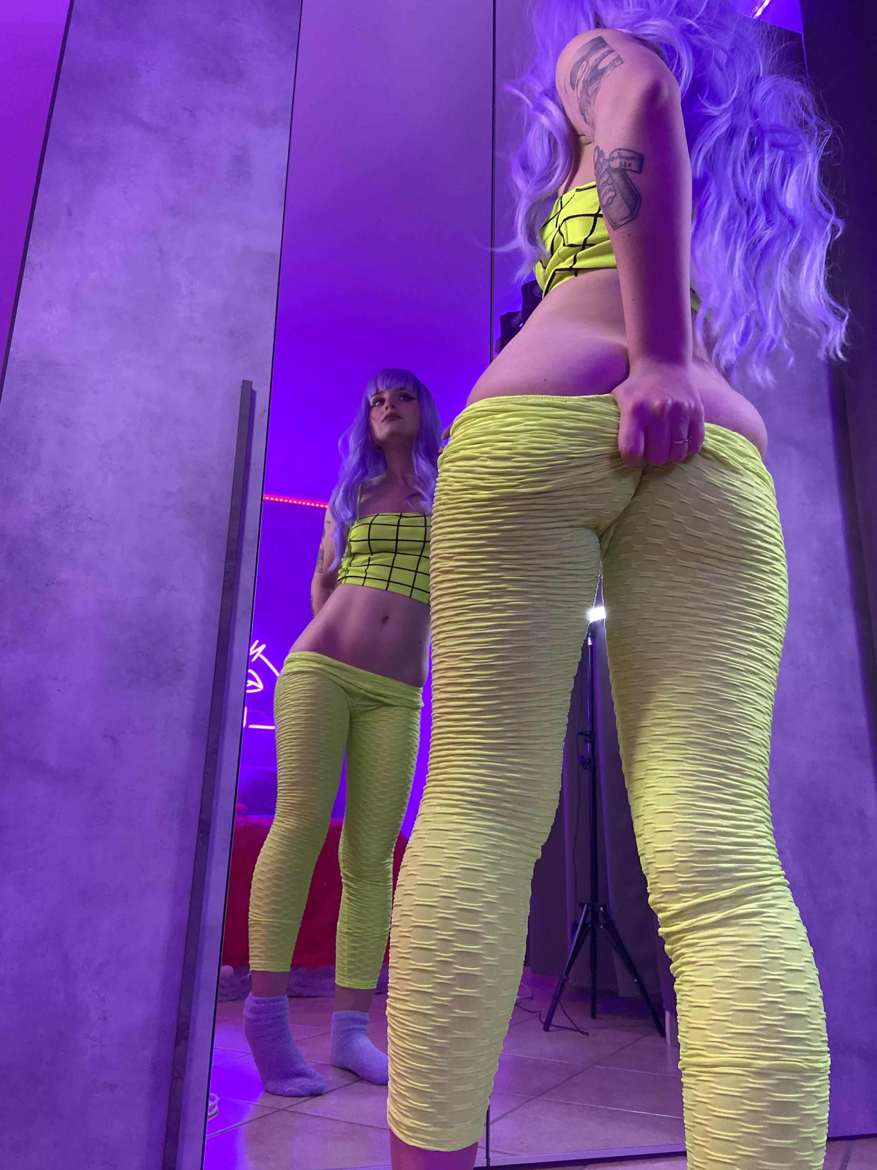 If wearing leggings without panties is wrong, i don’t wanna be right 🤫🥵