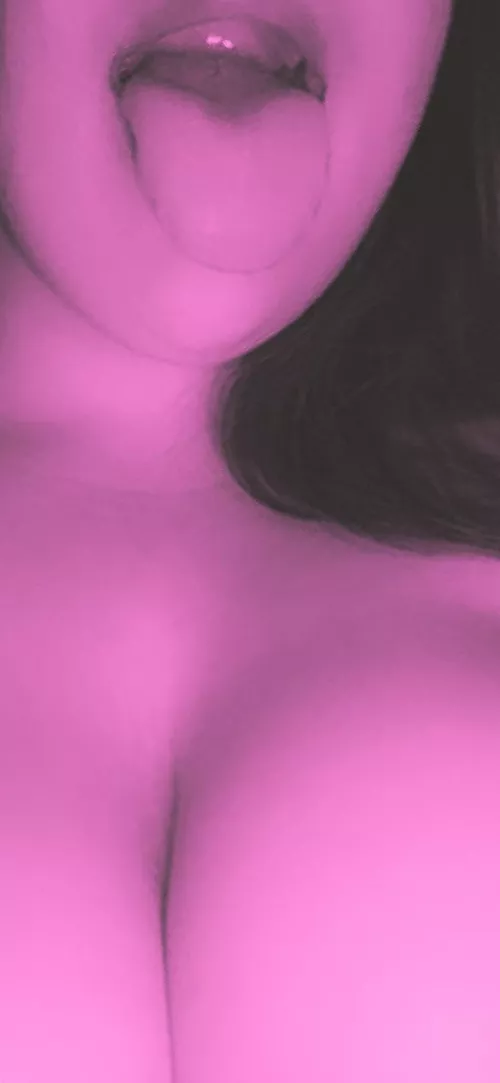 If you’re horny let me know, and u can have a nude