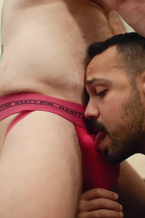 I’ll take a sweaty jock over poppers any day 💕🥴💕