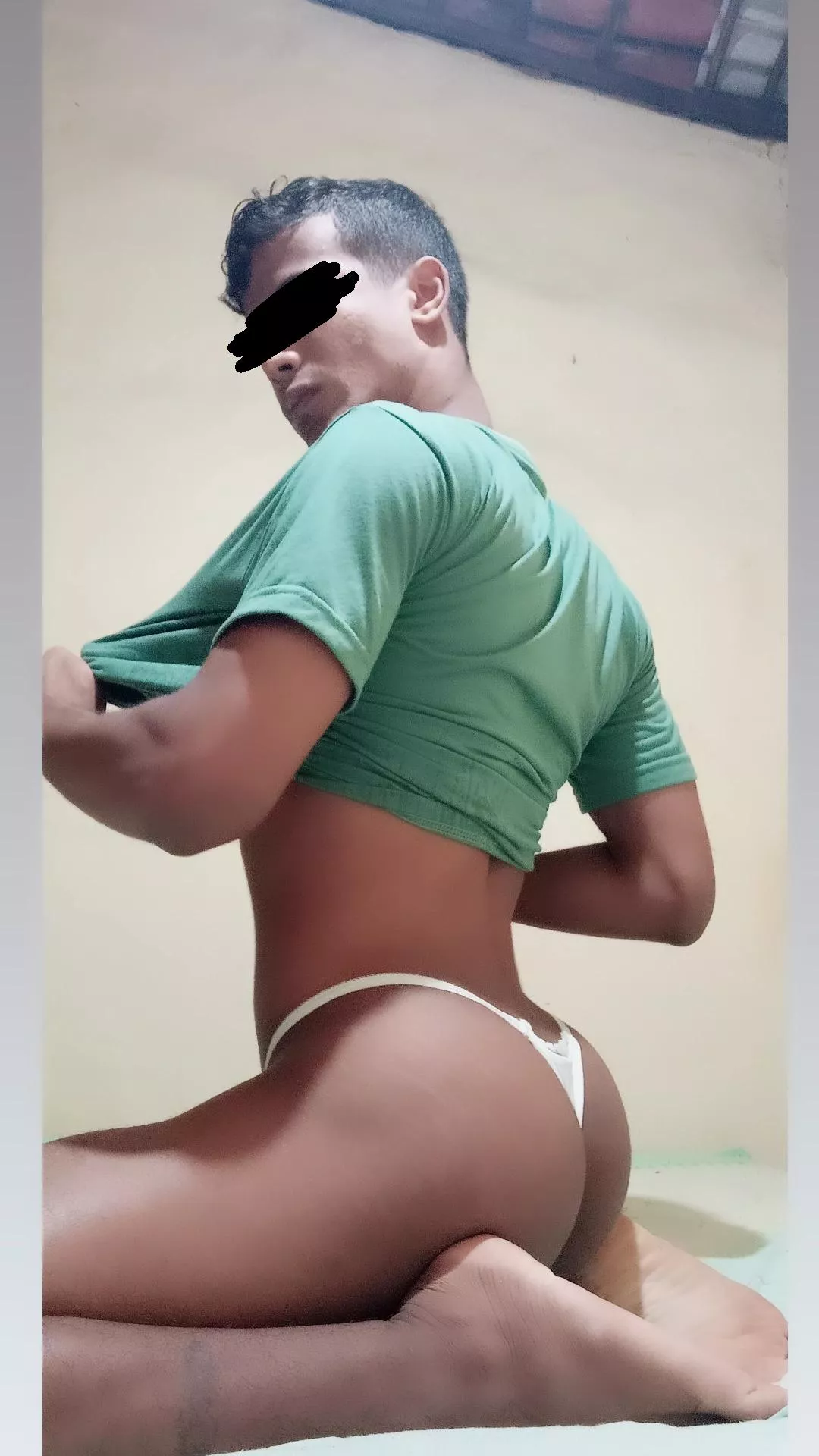 I'm a solitary boy ... I need a daddy to give me attention and more...🍆🔥🍑😈