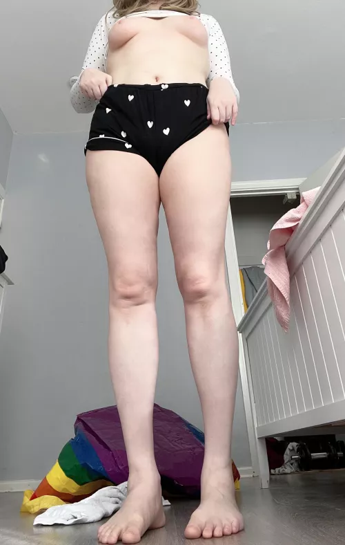 I’m basically all legs and proud of it! ♥️ [f]