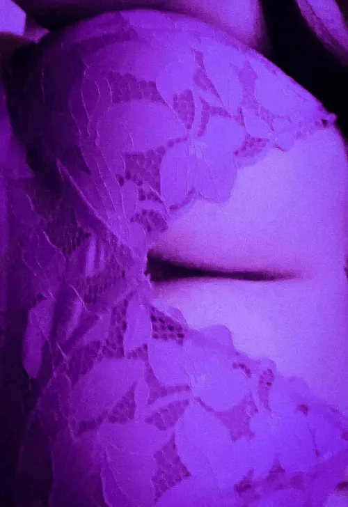 I’m bored and horny, so hmu