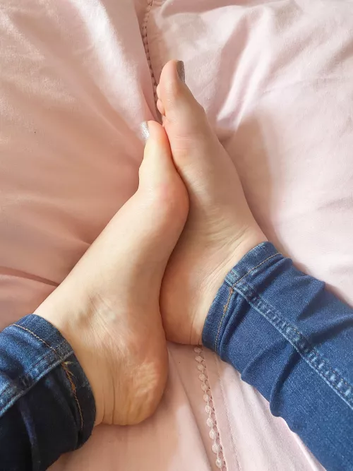 I’m curious to know what your favourite foot pose is?