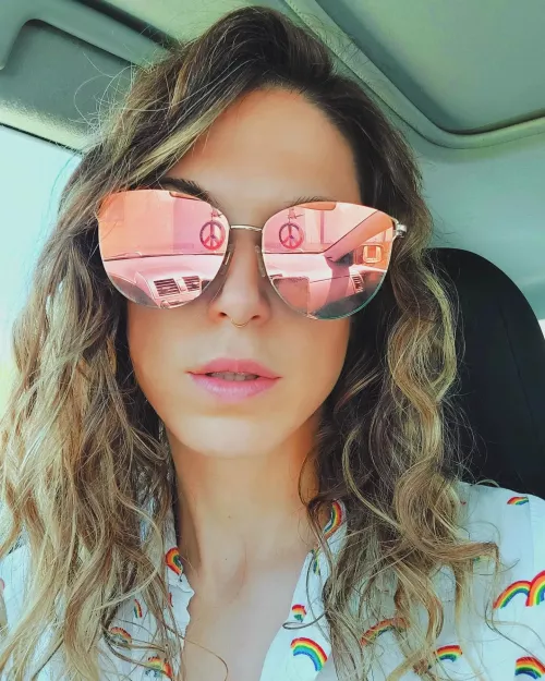 I'm fun to get high with ✌️