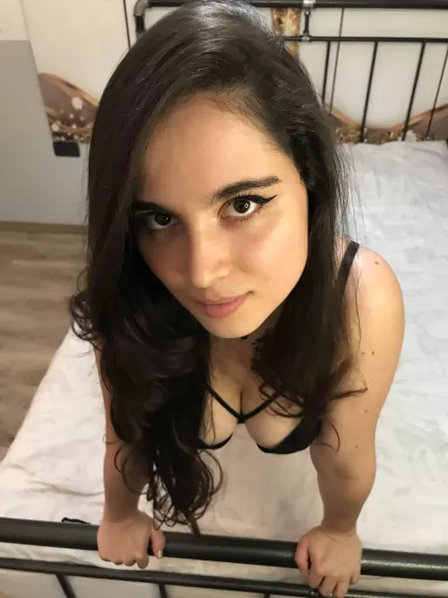 I'm hot and all that. But what makes me special is my personality and deep chats. Give me a chance today 🤭