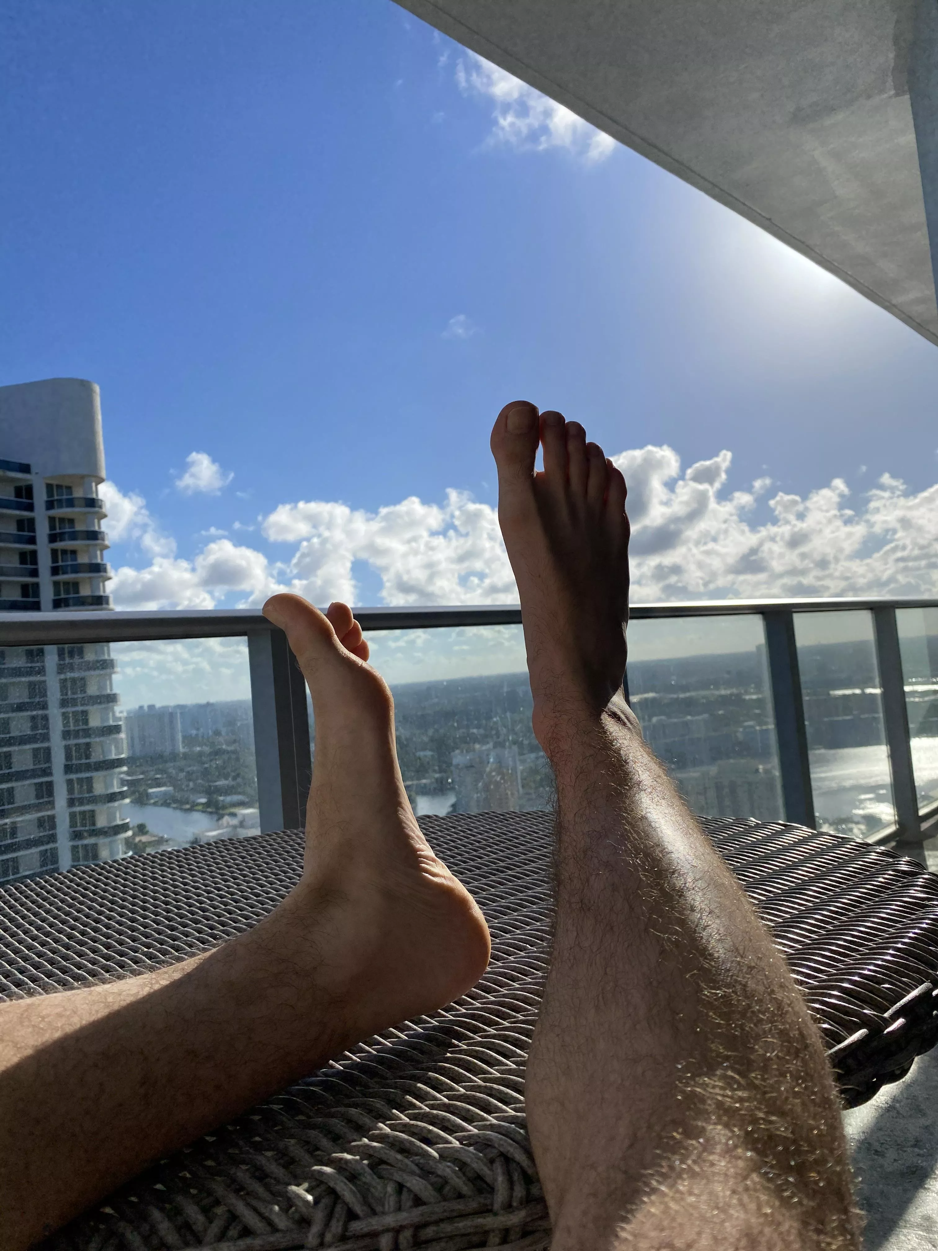 I'm in Florida, getting my efet warm at the top of my hotel??