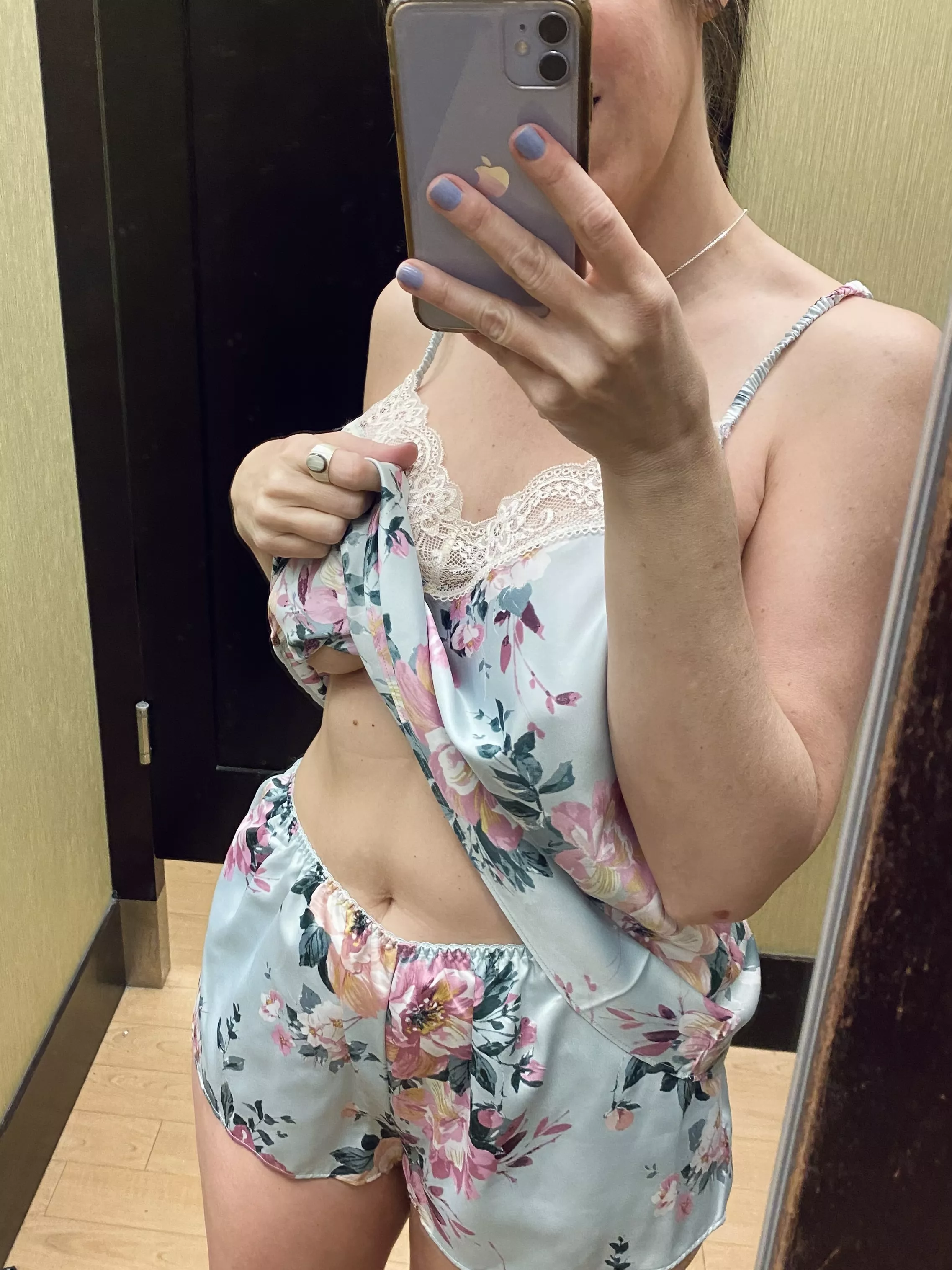 I'm just a mild mannered modest mom doing a little shopping... [40F]
