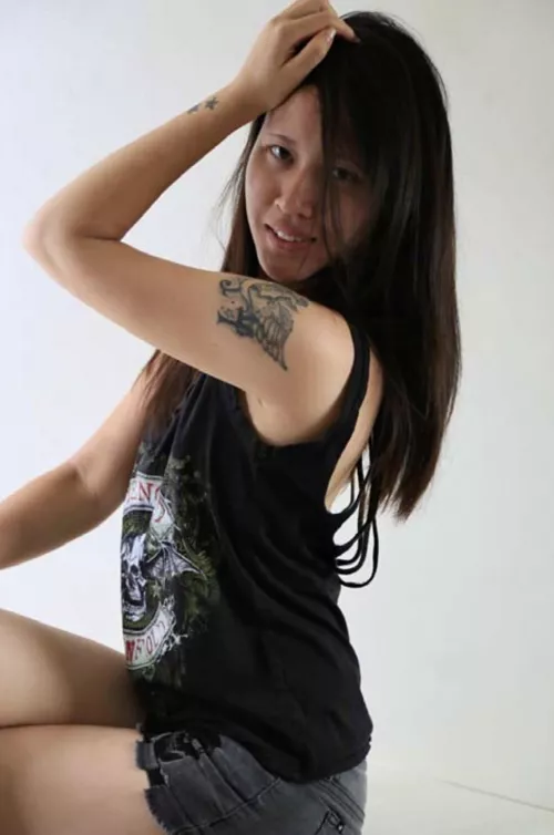 I’m just an Asian hottie who loves wearing black 😍🖤😘