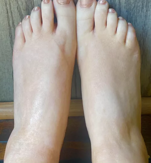 I’m new at this. Feels kinda naughty having bare feet on the Internet 🤫😉