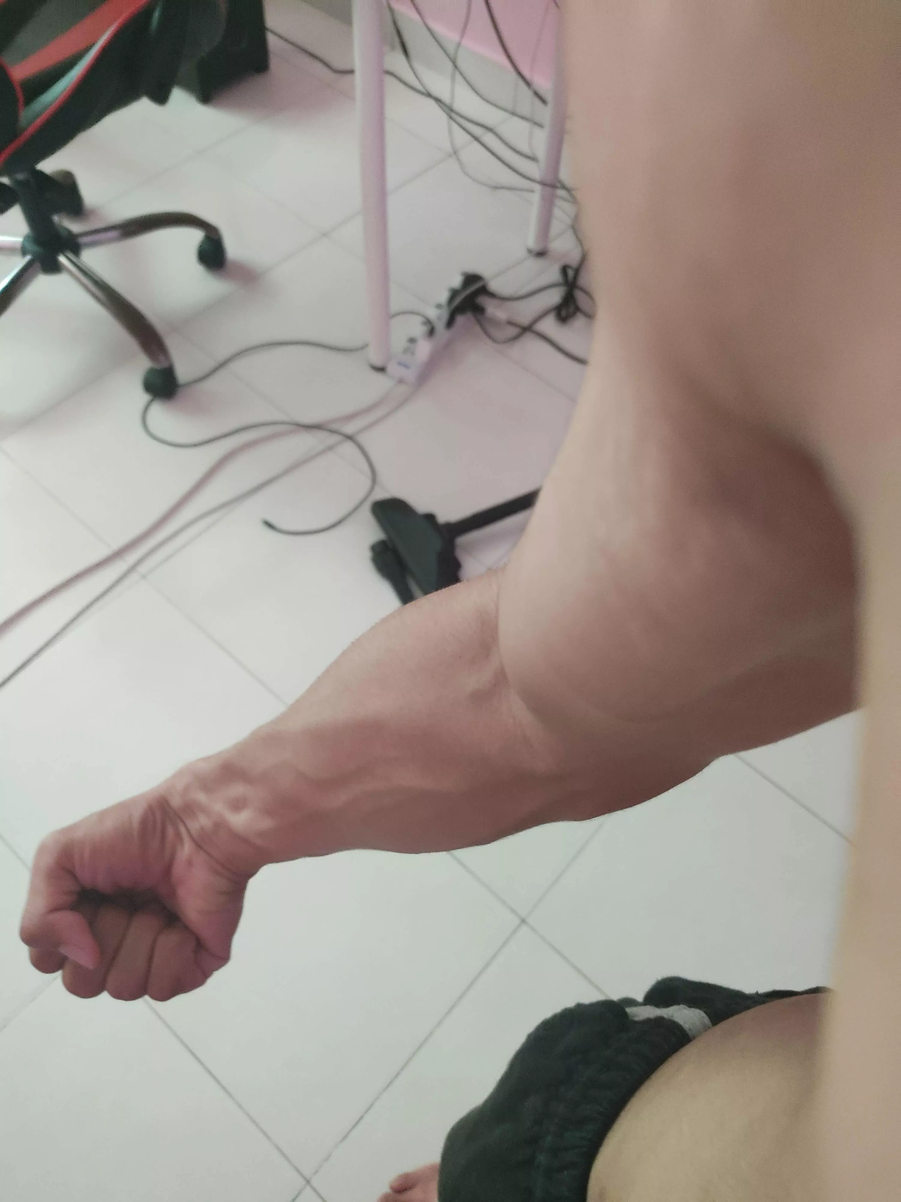 I'm on a calorie deficit, and look like twig. how's my arm?