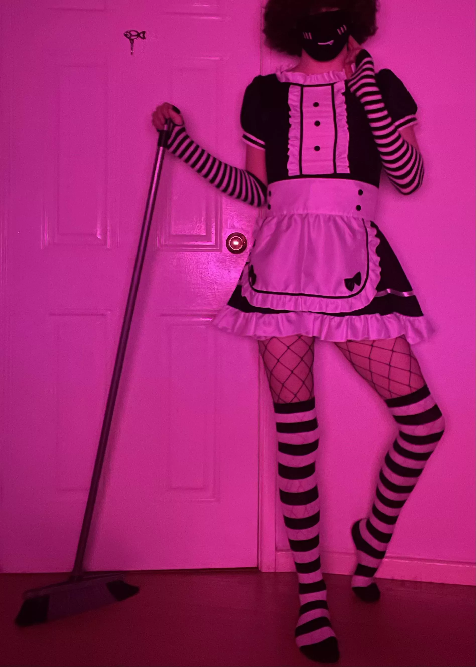 I’m ready for maid-boy Monday, are you?😊🧹