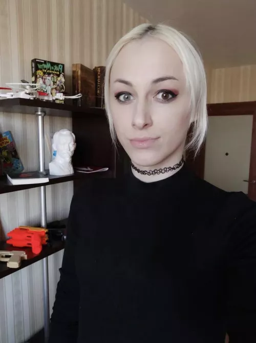 I’m ready for my friends birthday. What do u think about my makeup?