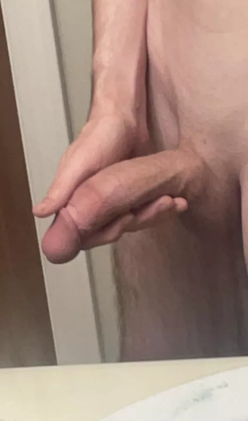 I’m so horny feel free to dm