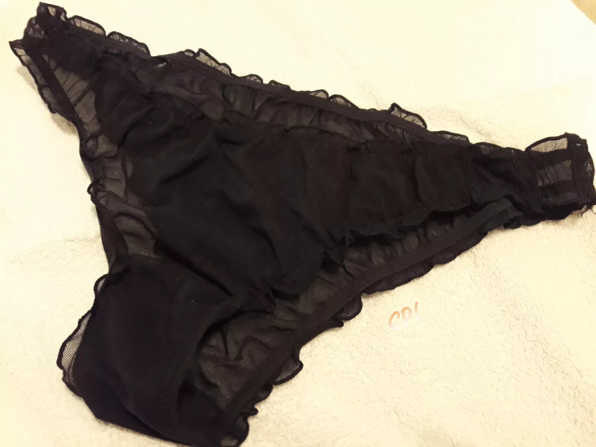 I'm so sorry...I didn't introduce my latest purchase: Bloomer cheeky mesh of Gilly Hicks!π€ Adorable isn't she?π€ I'm so sorry...I didn't introduce my latest purchase: Bloomer cheeky mesh of Gilly Hicks!π€ Adorable isn't she?π€