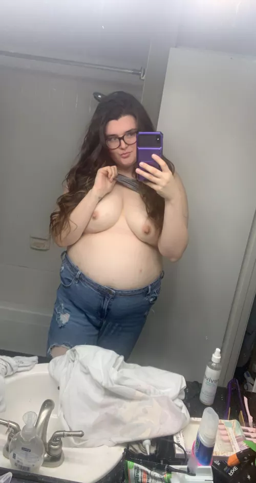 I’m too cute to be this sleepy 😴 help wake me up.