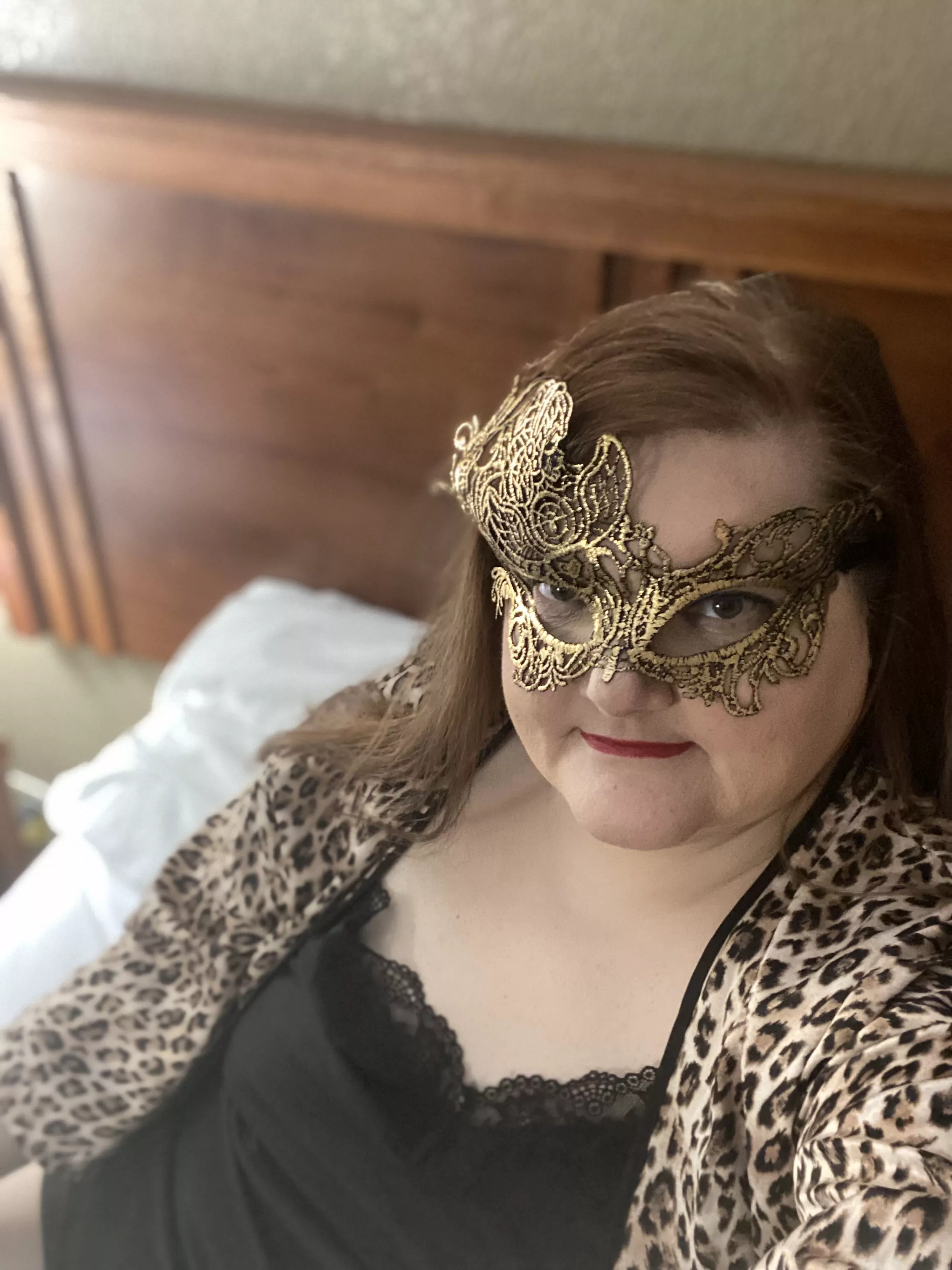 I'm waiting in bed for you my King. Come play with your BBW Queen.