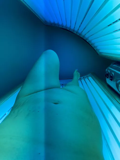 [image] y’all make me feel so hot! Here’s a teaser from the tanning bed!