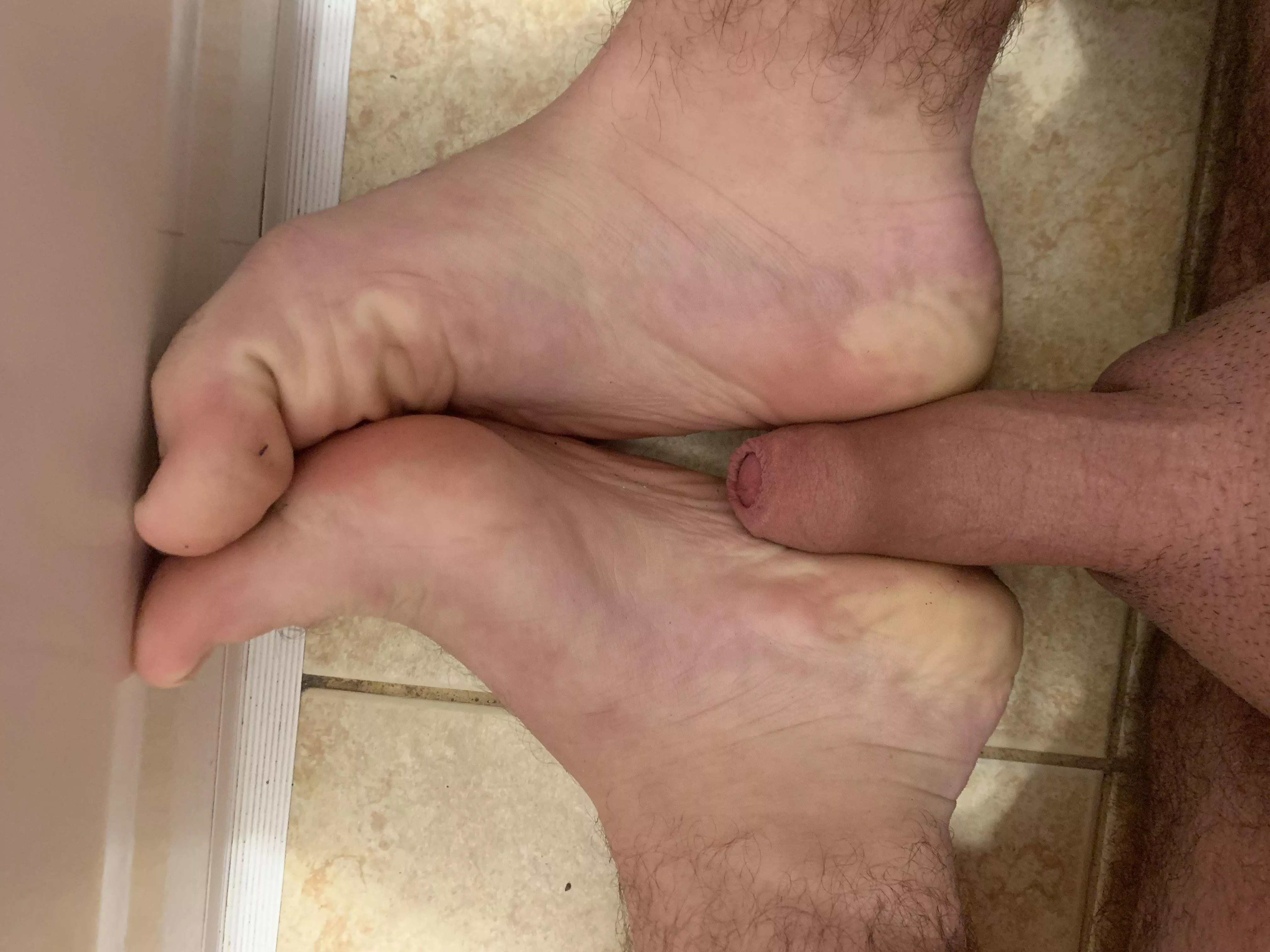 Imagine it’s either your feet getting tucked by my cock or my cock fucking your feet(now hmu and maybe you won’t need to imagine) Imagine it’s either your feet getting tucked by my cock or my cock fucking your feet(now hmu and maybe you won’t need to imagine)