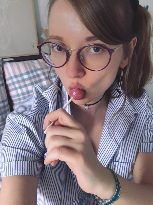 Innocent and cute! 😇 [F32]