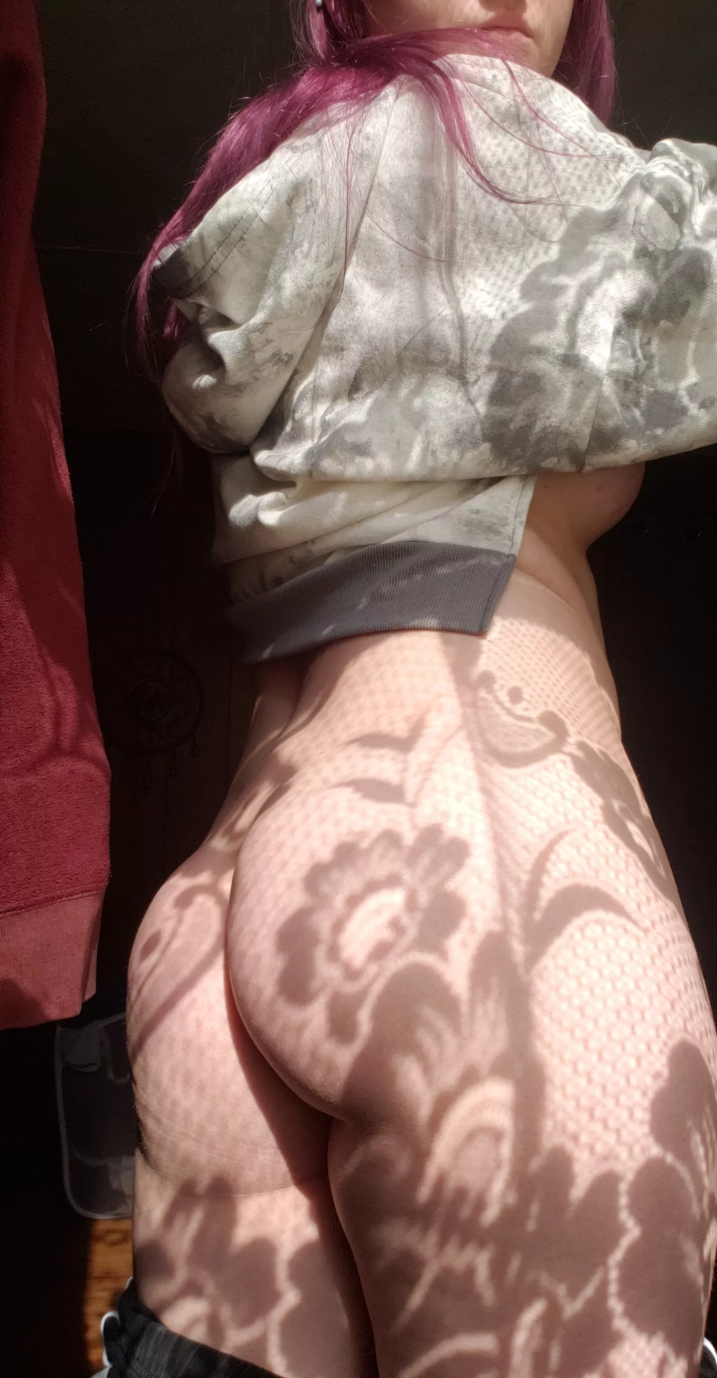 Interesting lighting on my ass [f21]