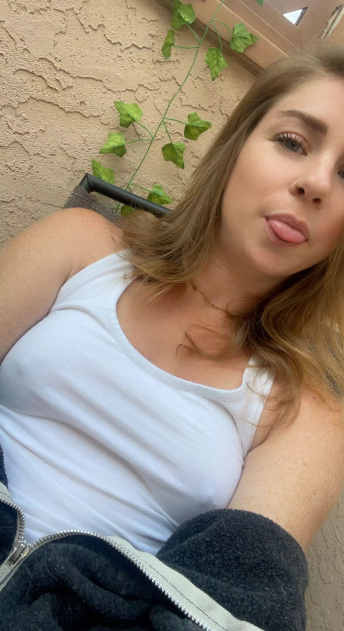 Is it acceptable to go out in white tees without a bra? Asking for a friend 😋