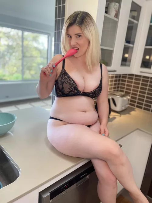 Is my mommy tummy really that hot? Hubby and his friends seem to think so 🤭