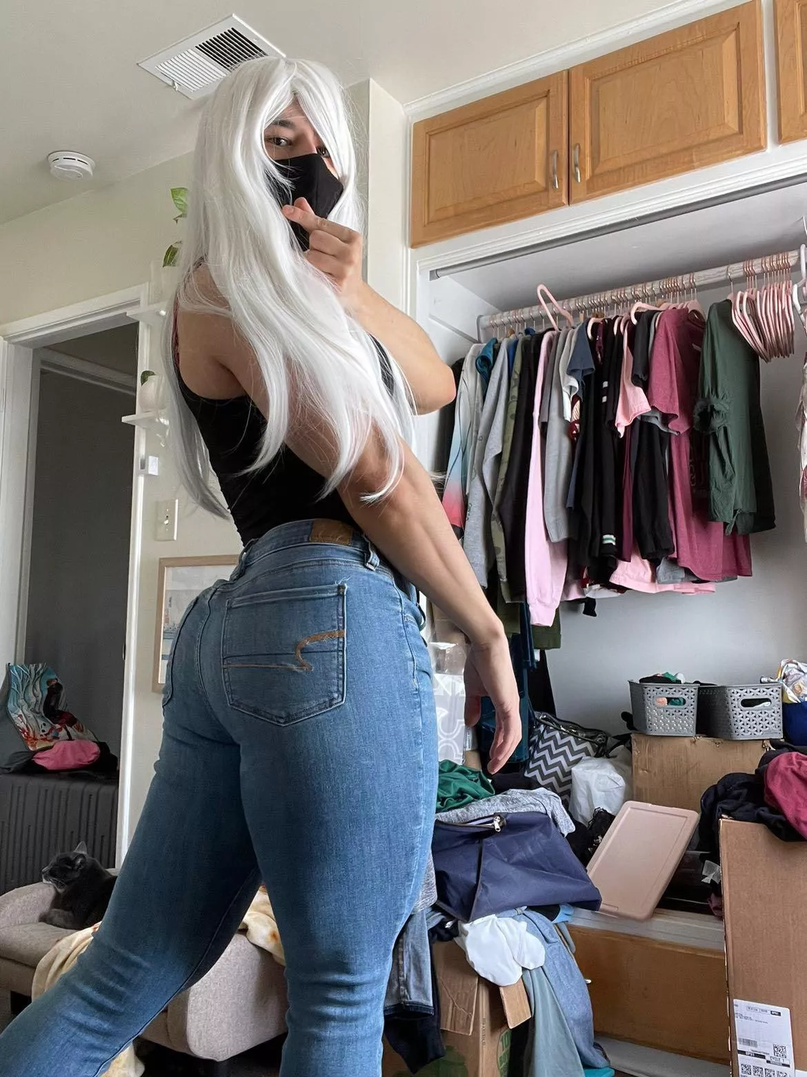 It took me 5 minutes to pull these jeans up 😭 gotta upsize!