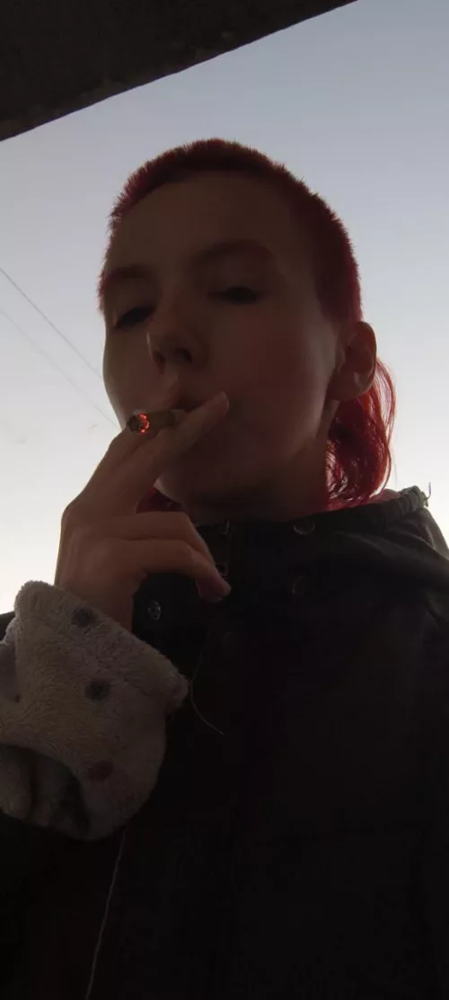 It was a long day. Do u want to smoking together?🖤🖤🖤