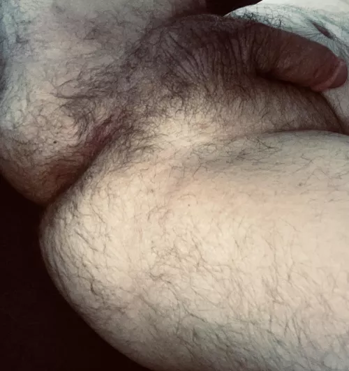 It’s a gloomy rainy Monday, looks like we’ll have to keep ourselves busy inside today. ⛈ 😉