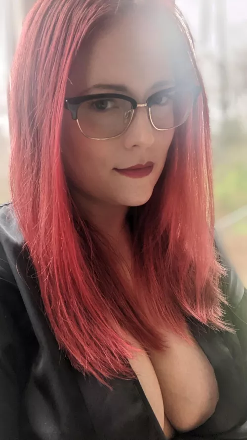 it's almost Friday 🥳🖤