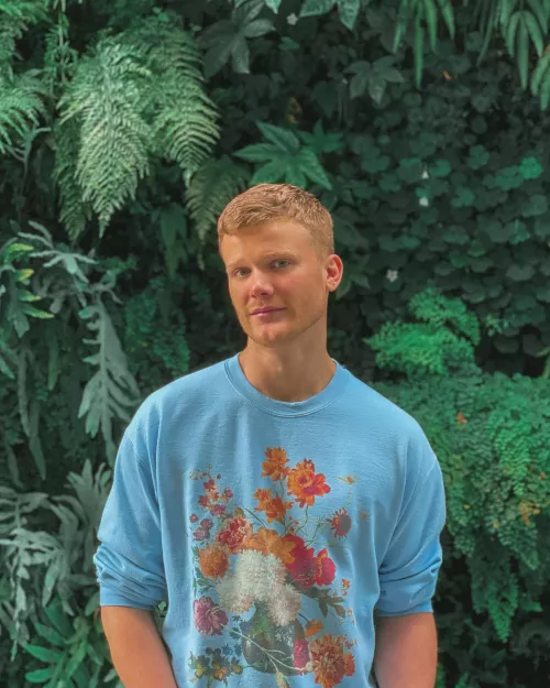 It’s greener on this side 🌿