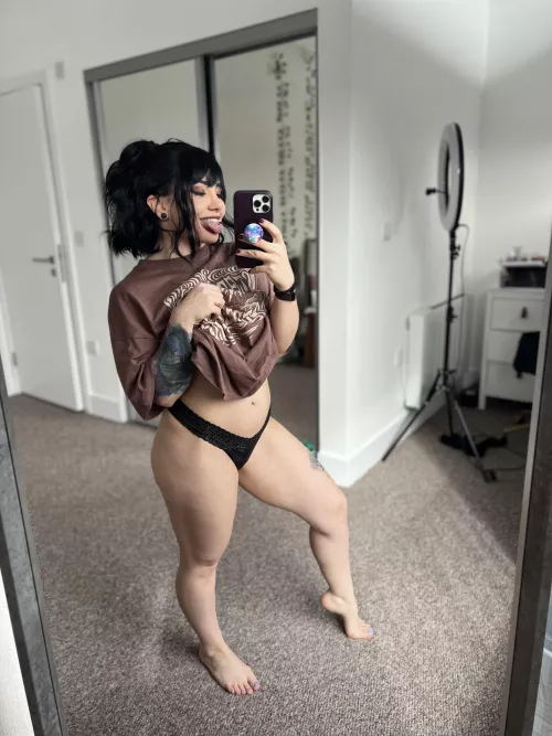 It’s not a nude but I kinda felt cute today so I wanted to post this 🥺🖤