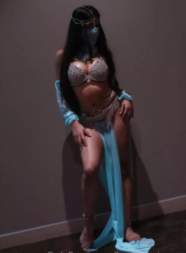 I’ve been waiting for you, dear Sultan. Come and watch me belly dance 💙⚔️⛓🤍